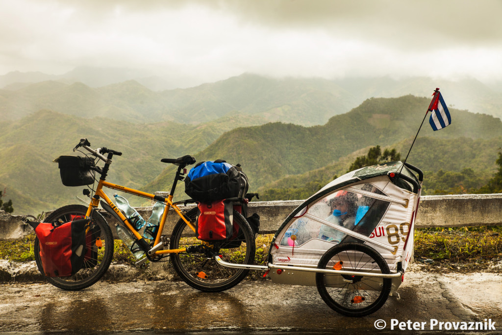 Kuba Reise, Fahrrad mit Kinderanhänger, Foto: Peter Provaznik